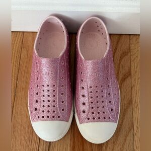 Native Shoes - J2
Jefferson Pink Glitter